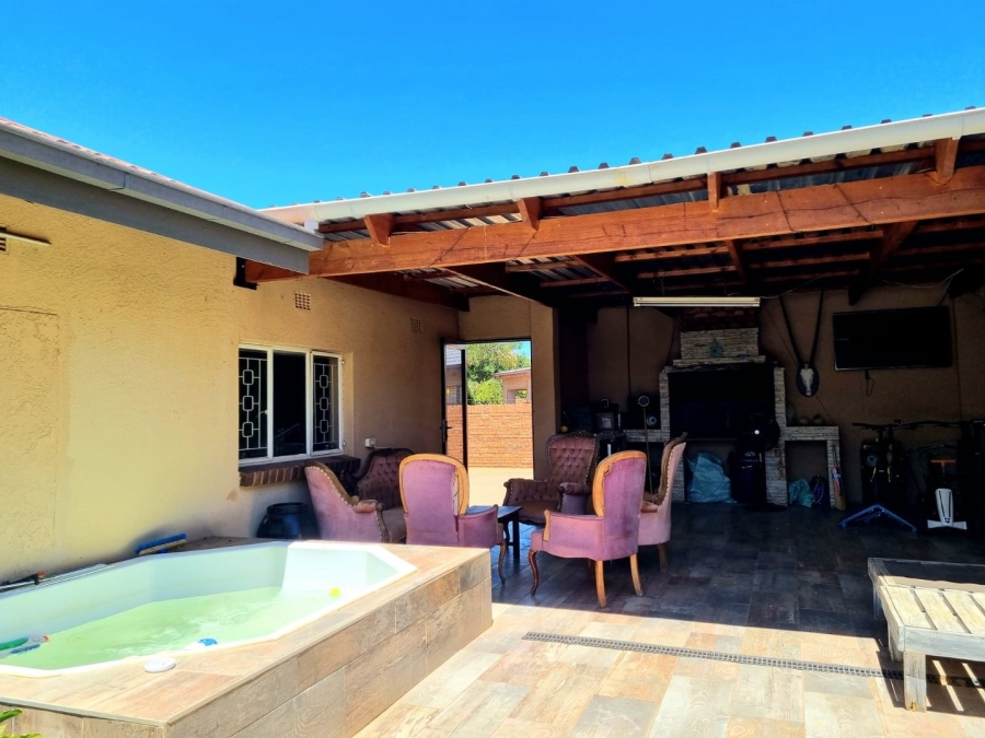 4 Bedroom Property for Sale in Carters Glen Northern Cape